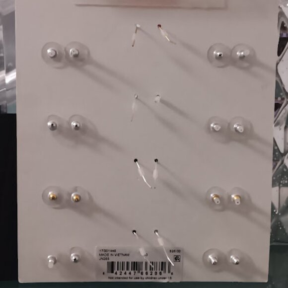 NAPIER 12 DAYS OF HOLIDAY Christmas Crystal & Enamel 12 Pairs of Earrings Set - Picture 4 of 5